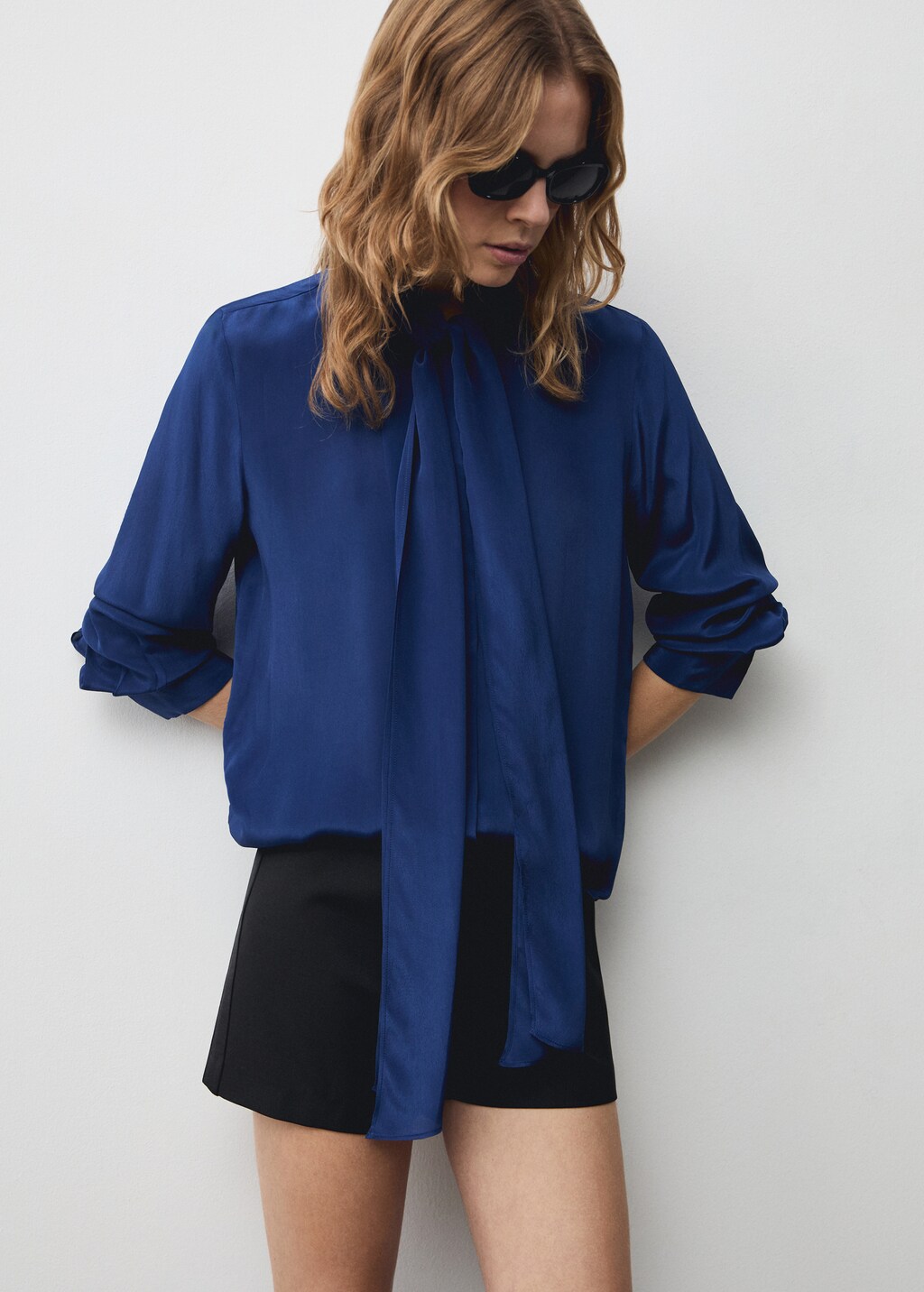 Satin shirt with bow - Black