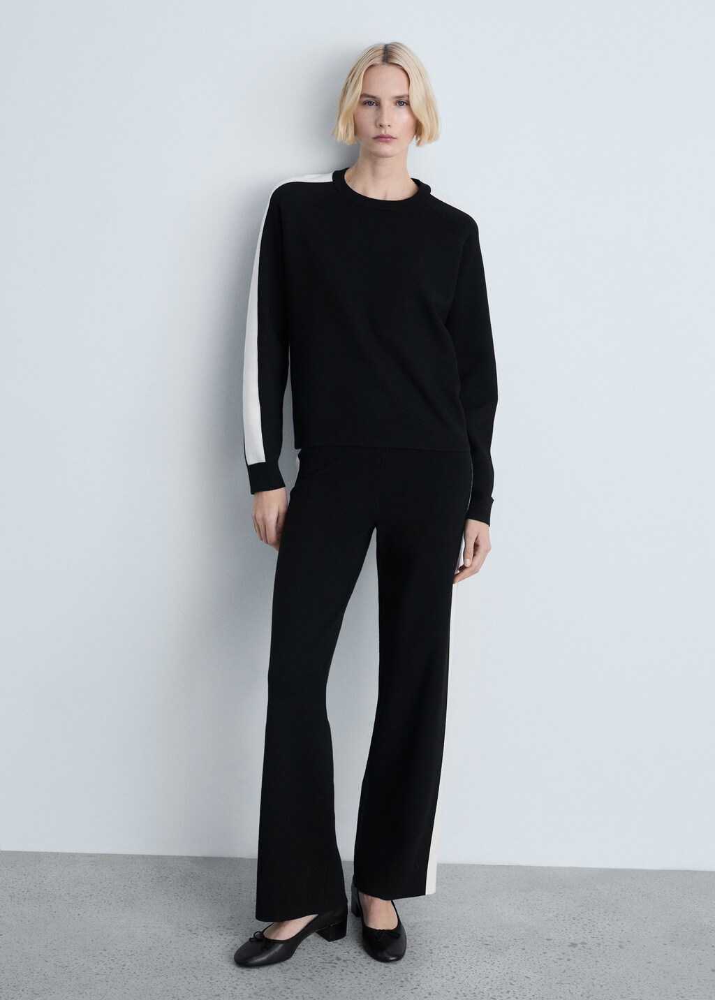 Contrasting stripe knitted sweater - Black