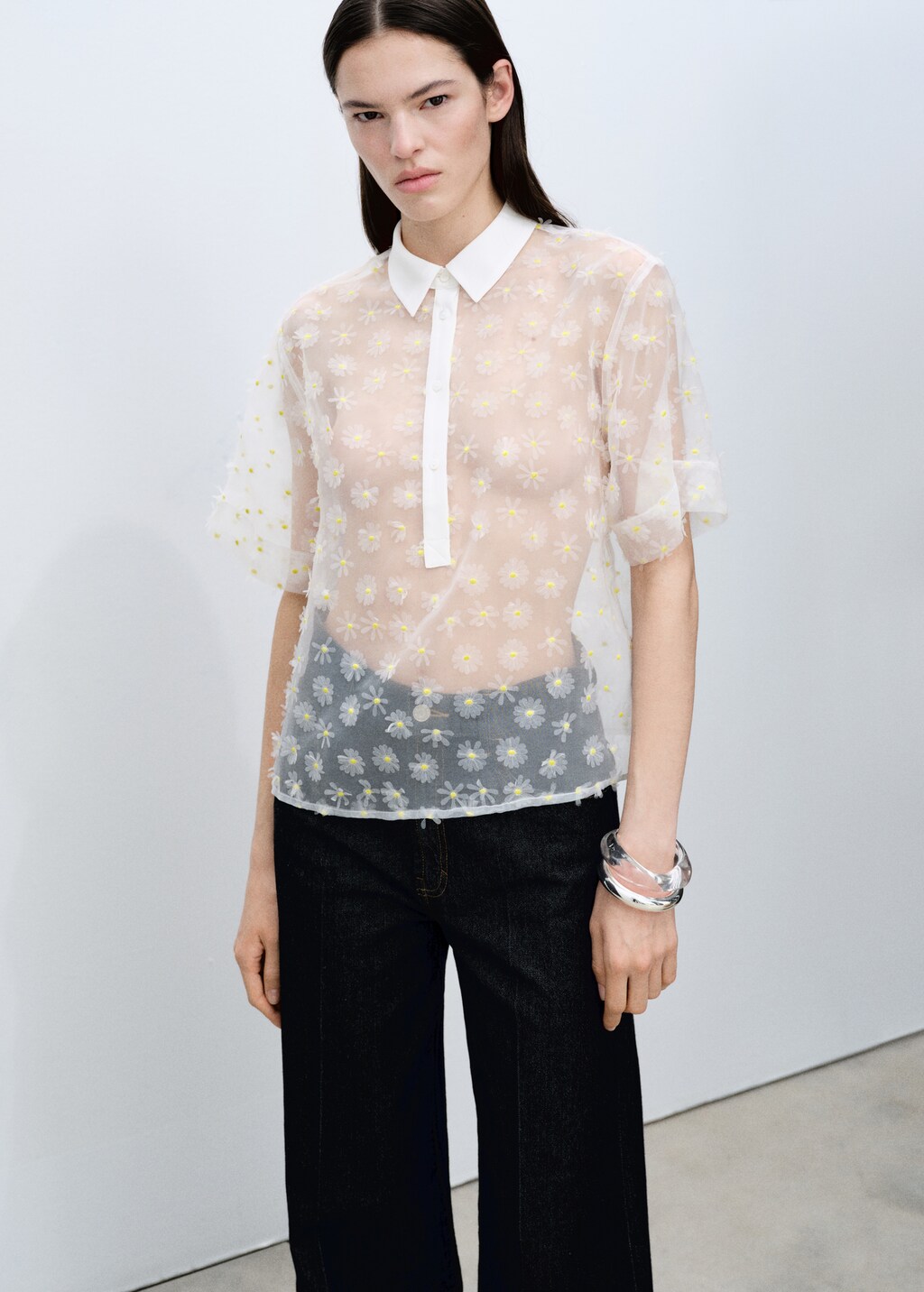 Semi-transparent shirt embroidered with flowers - Off White