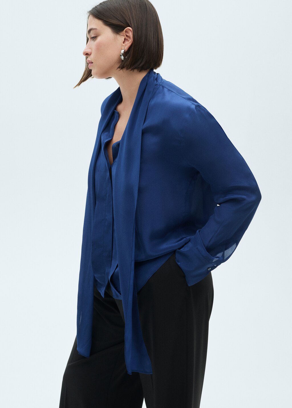 Satin shirt with bow - Black