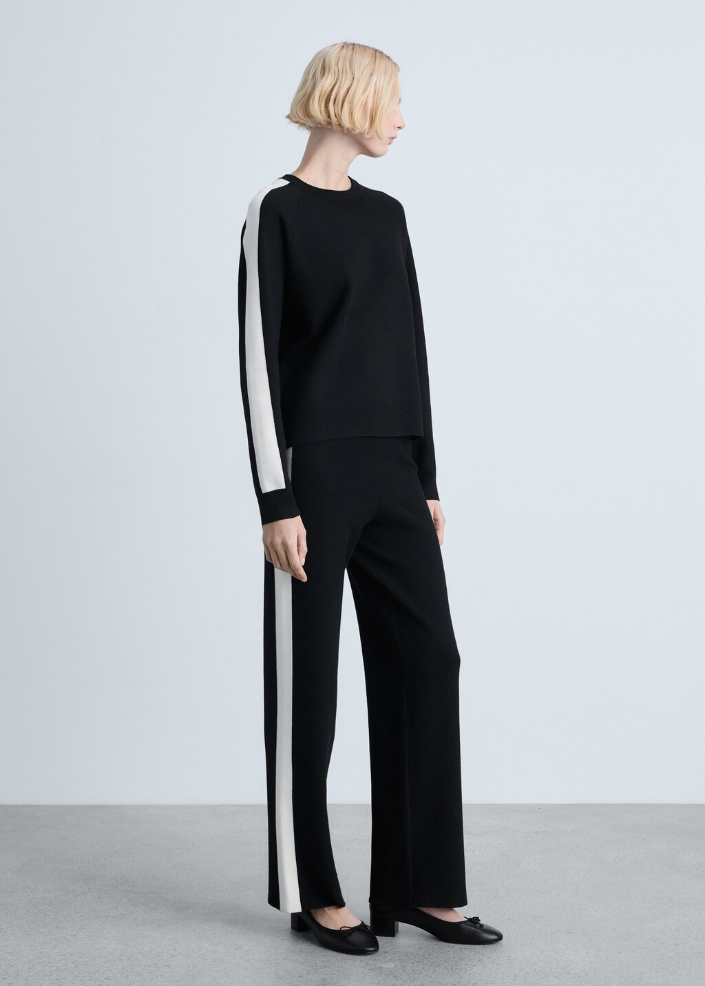 Knitted trousers with contrasting stripes - Black