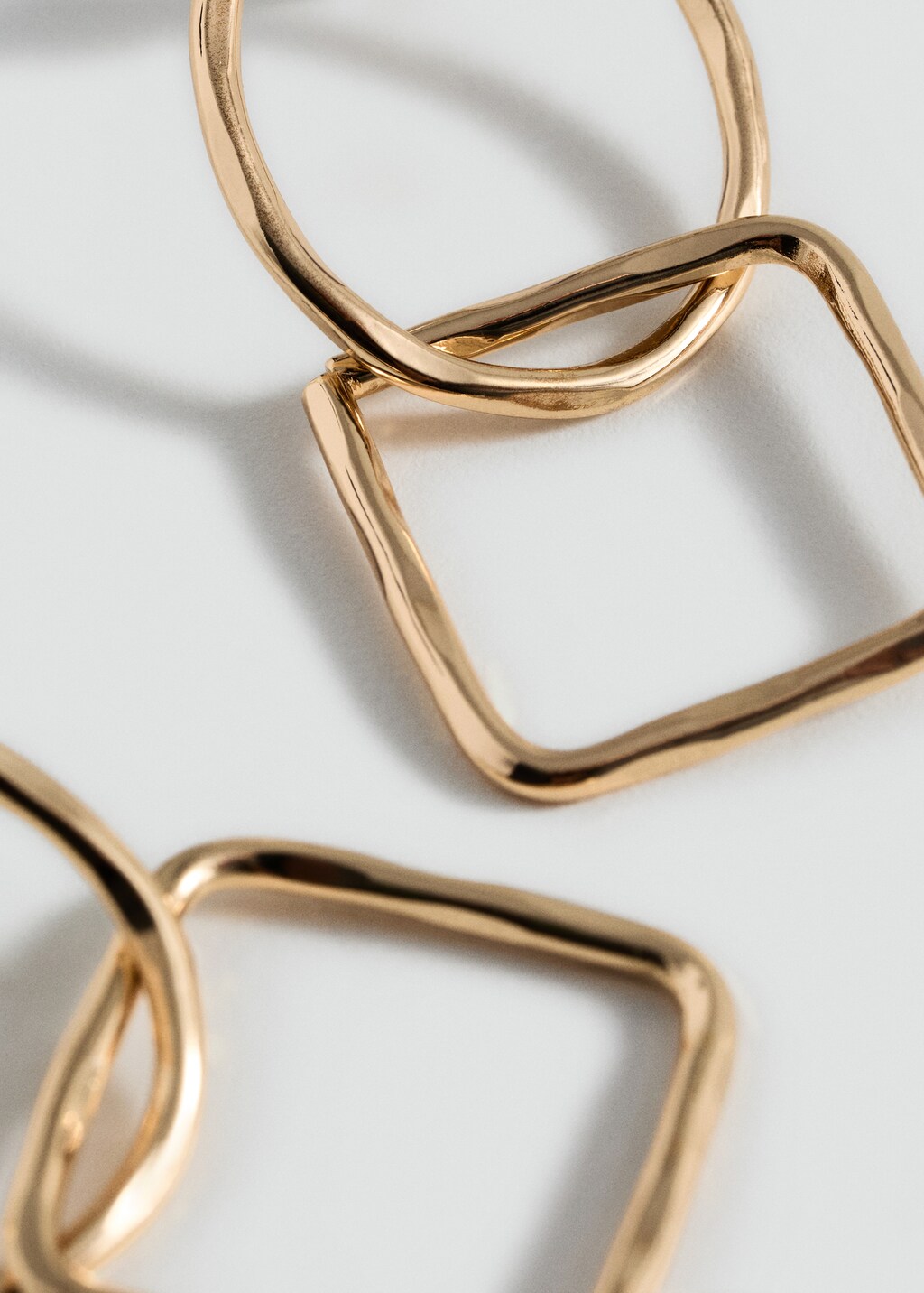 Intertwined design earrings - Gold