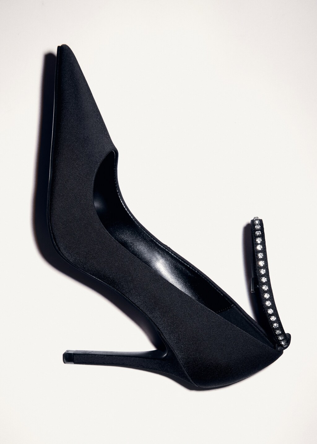 Heeled shoes with rhinestone bracelet - Black