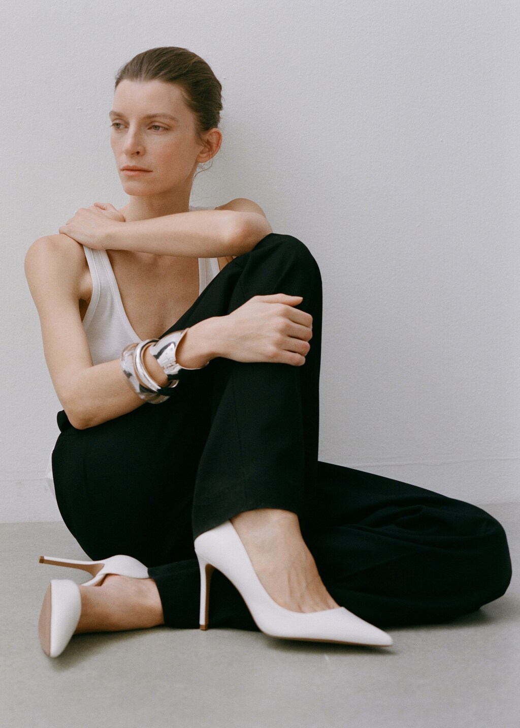 Asymmetrical leather-effect heeled shoes - Grey