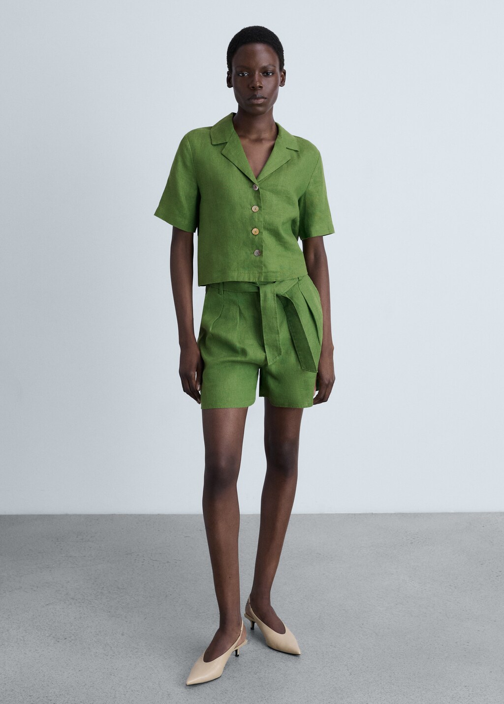 Linen shorts with belt - Beige