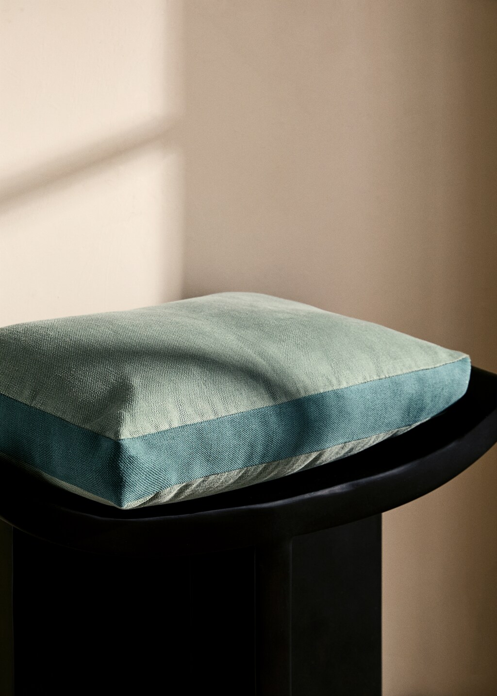 Two-tone linen box cushion cover - Blue