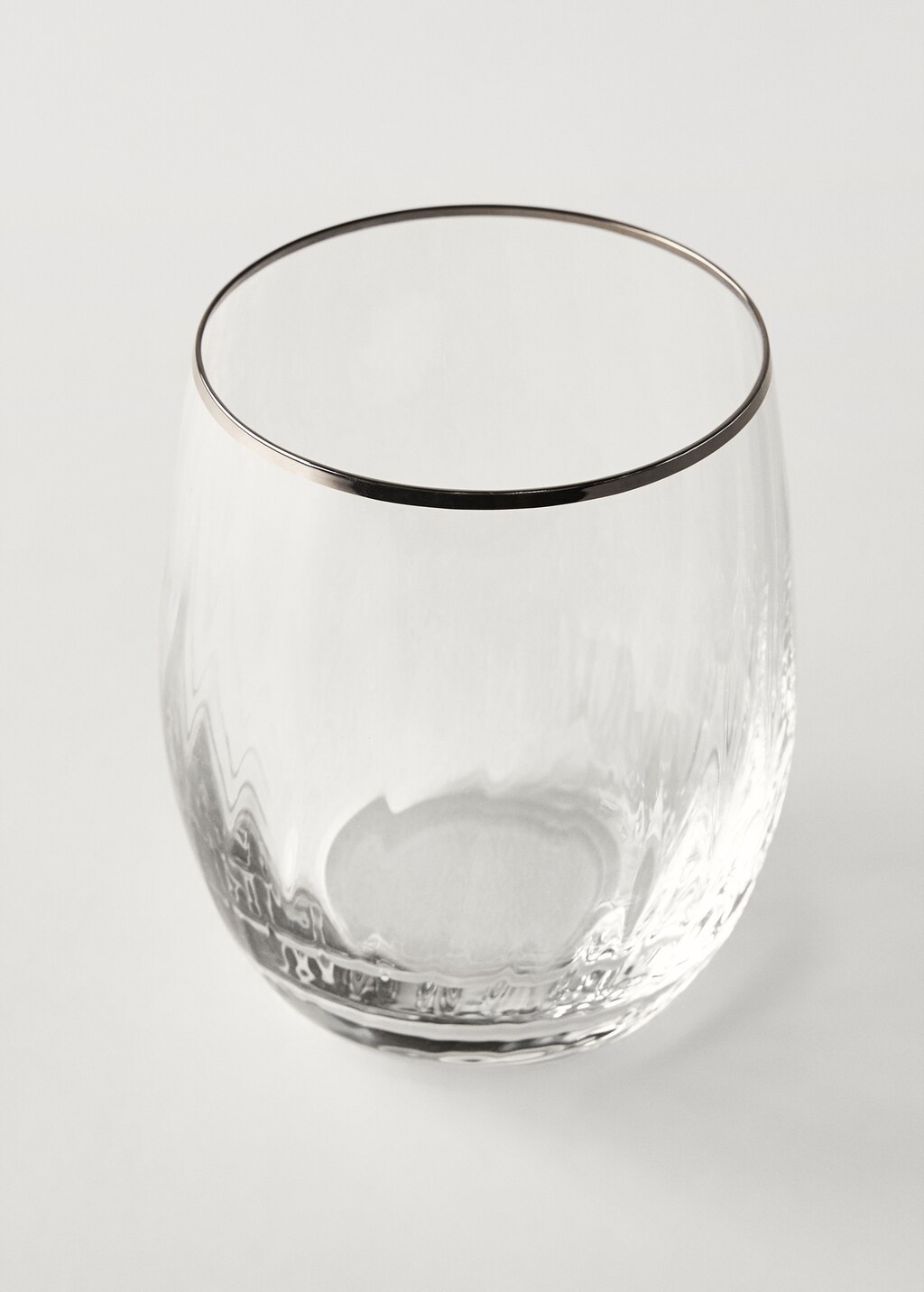 Glass tumbler with embossed stripes - Silver
