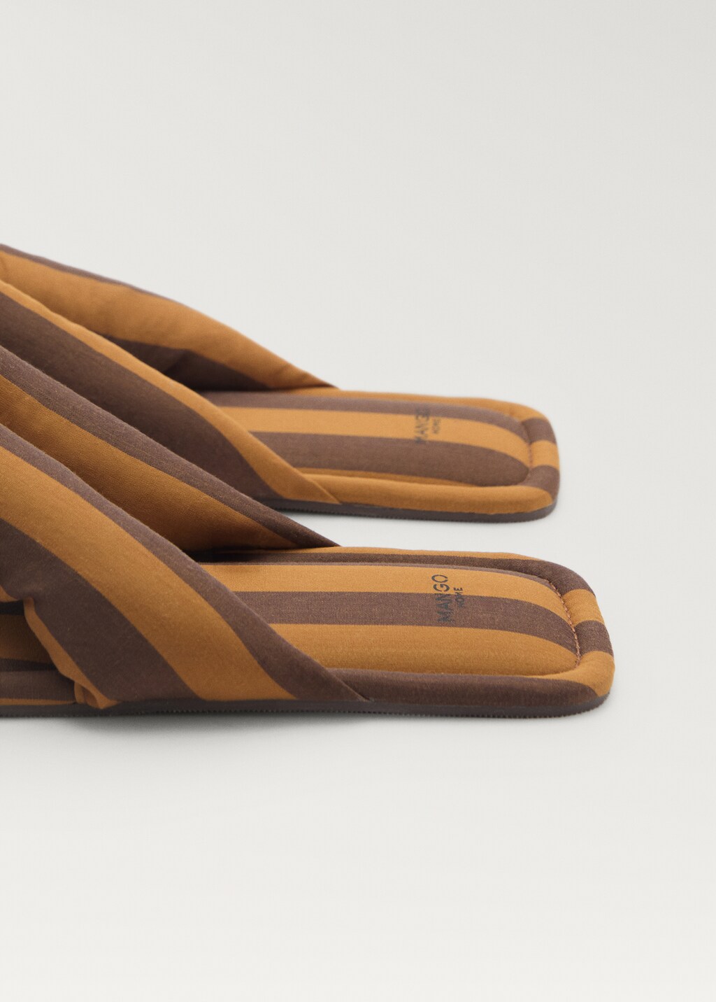 Open shoe with woven stripe - Plum