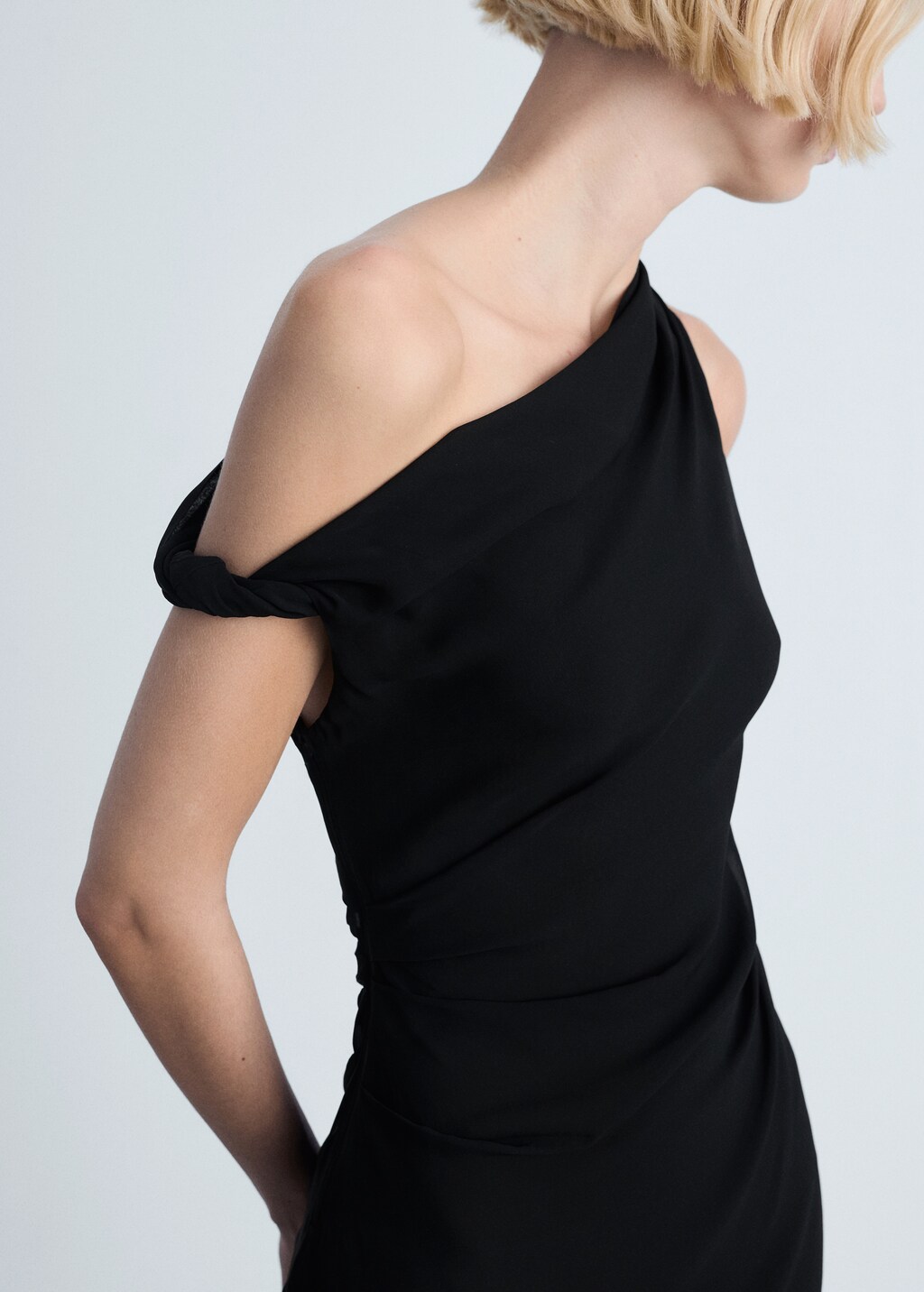 Asymmetric draped gown - Black