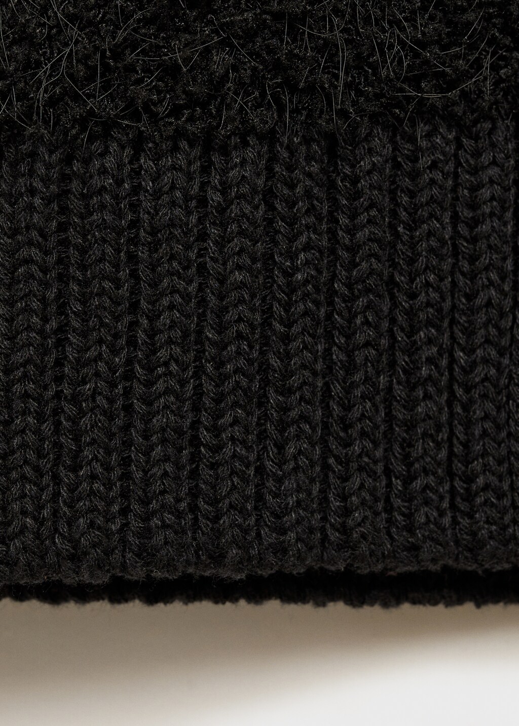 Knitted gilet with buttons - Black