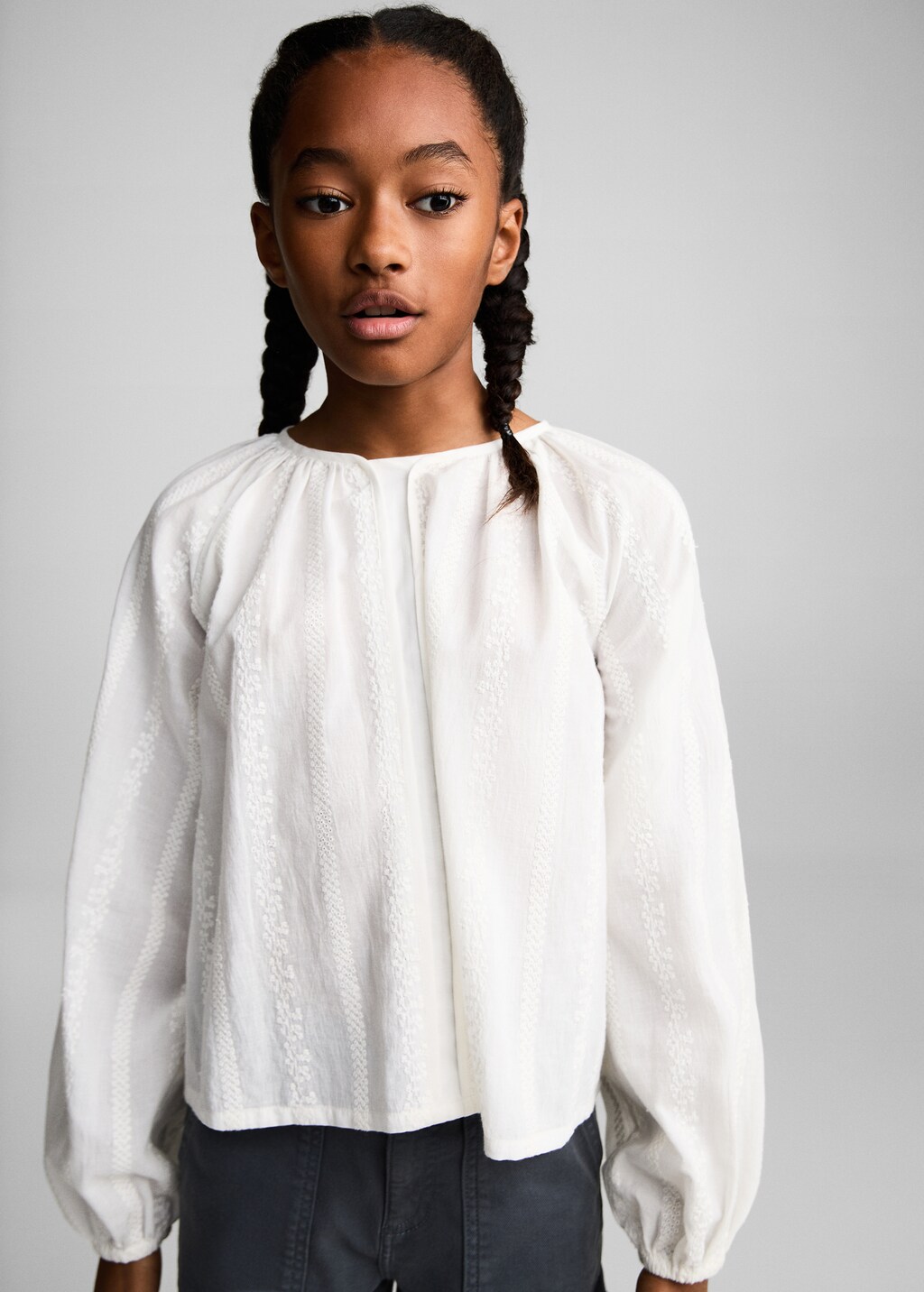 Cotton blouse with embroidered details - White