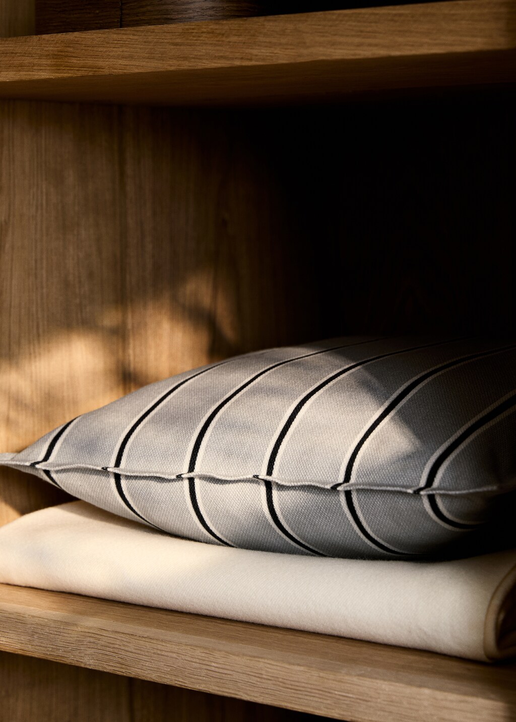 Cushion cover backstitch fine stripes 45x45 cm - Light/Pastel Grey