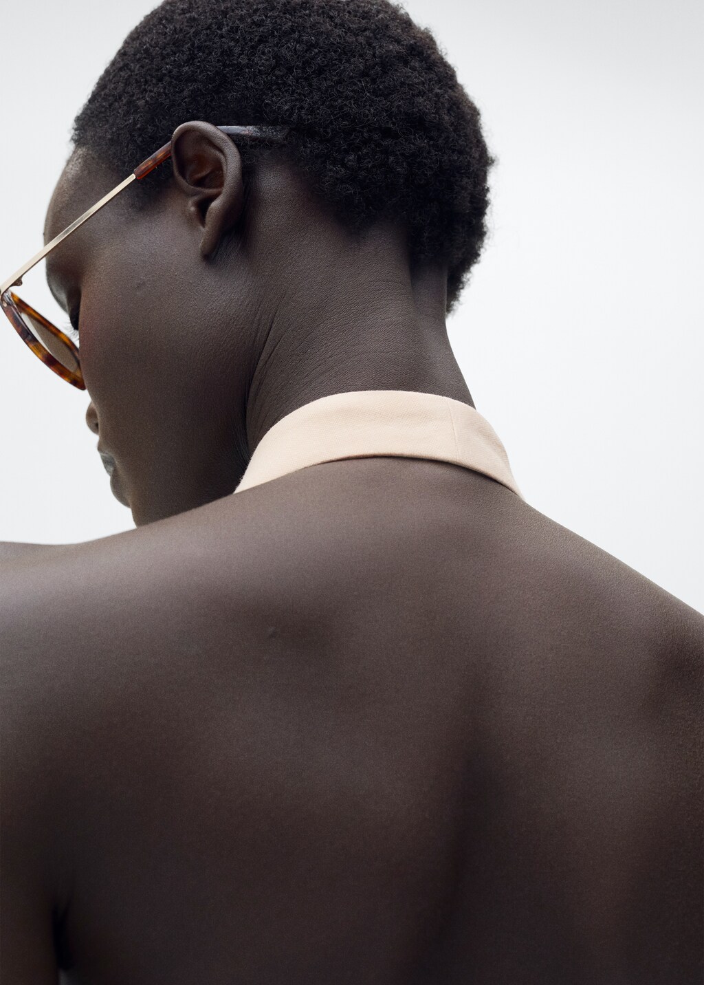 Halter-neck waistcoat with pleats - Nude