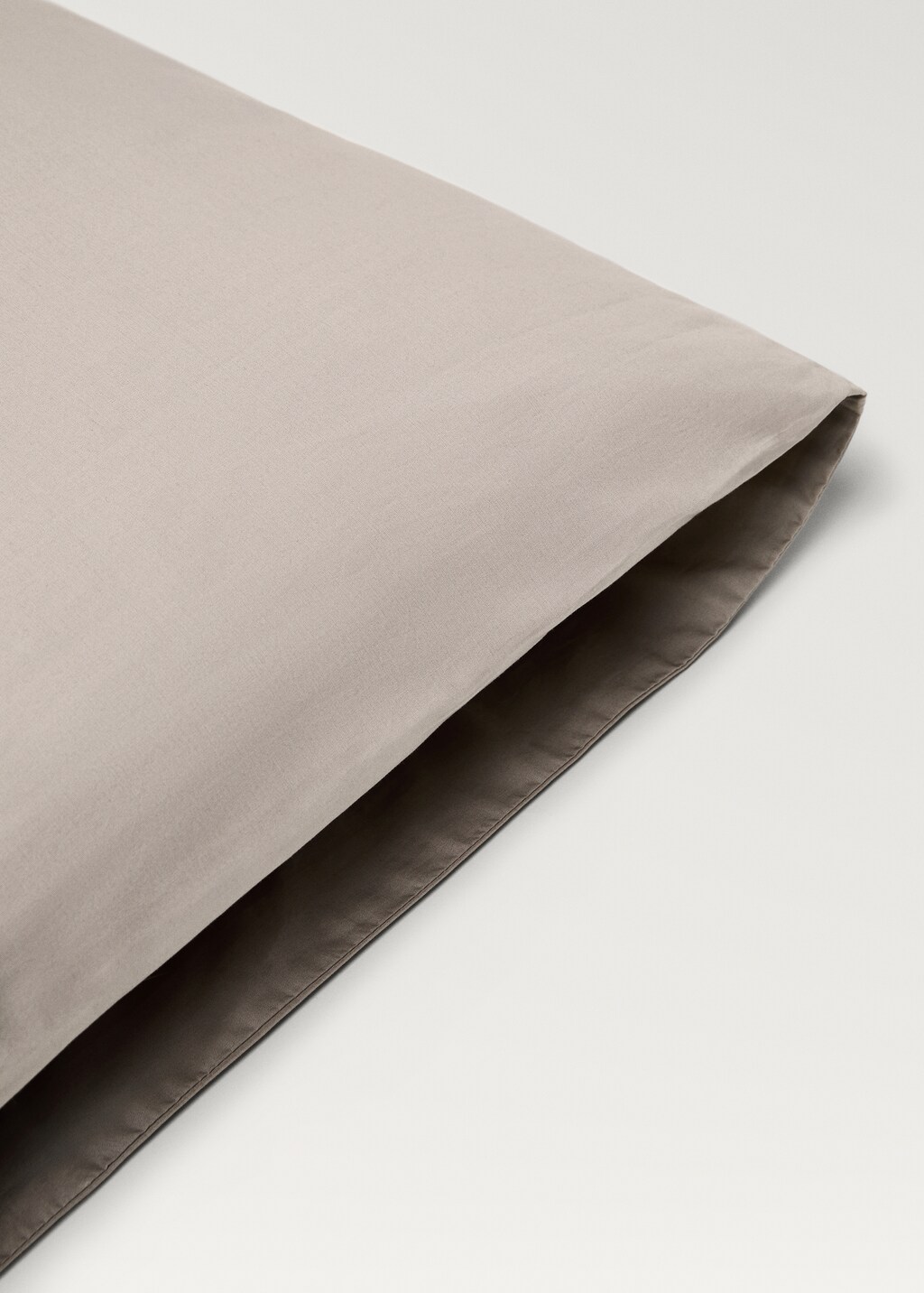 500-thread count cotton percale pillowcase with rounded piping detail, 50x75cm - Medium Brown