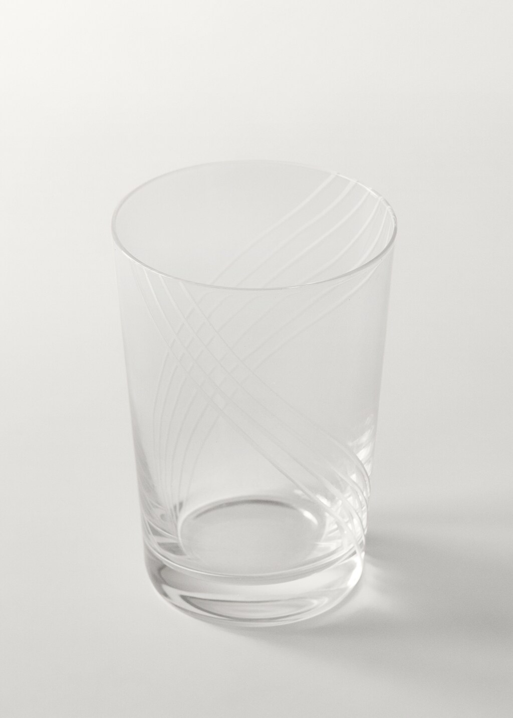 Wave-carved glass tumbler - Ice Grey
