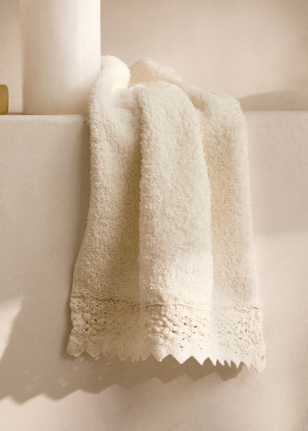 Face towel with lace - Off White