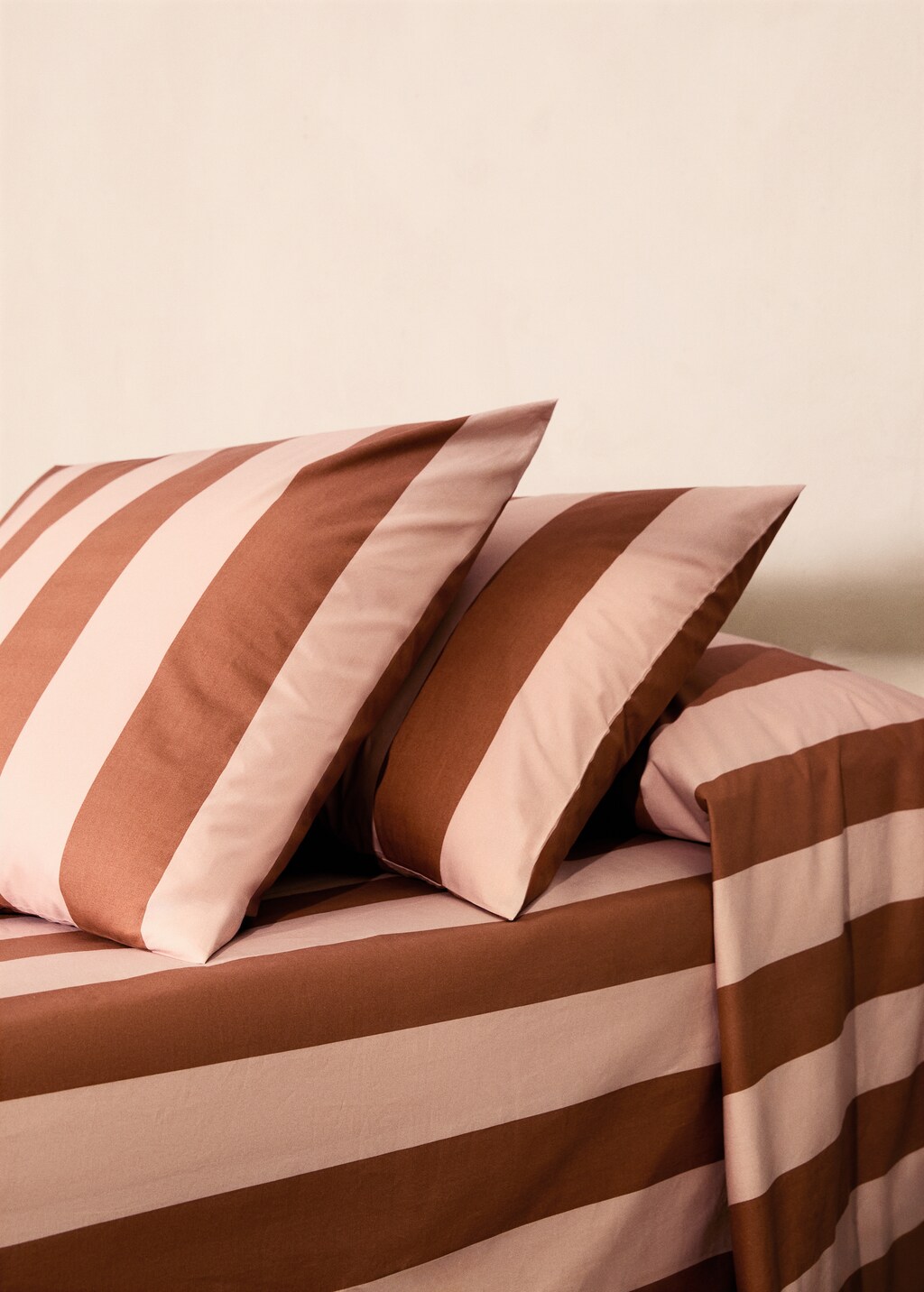 Cotton percale striped pillowcase, 60x60cm - Green