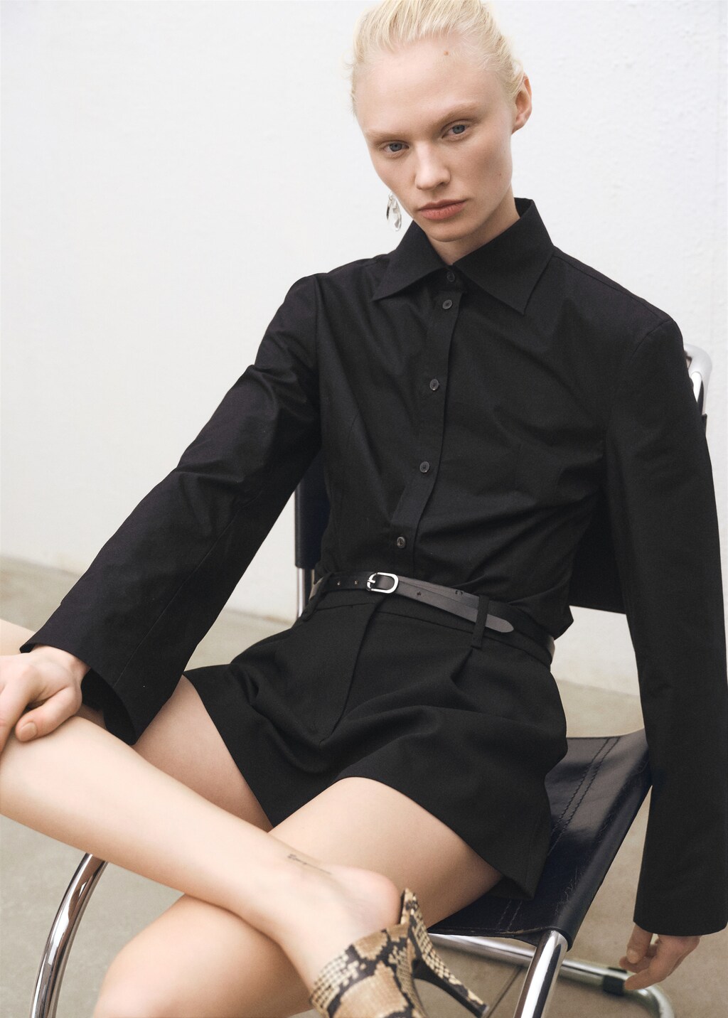 Fitted shirt with cuffless sleeves - Black