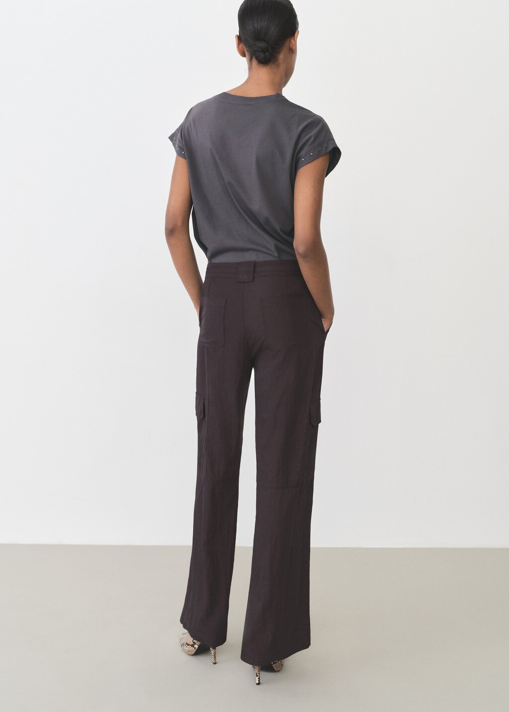 Studded V-neck t-shirt - White