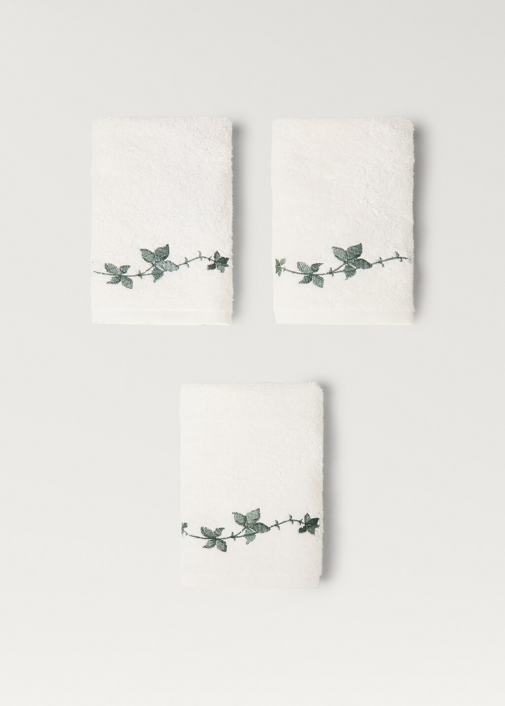 Towel with leaf embroidery - Off White