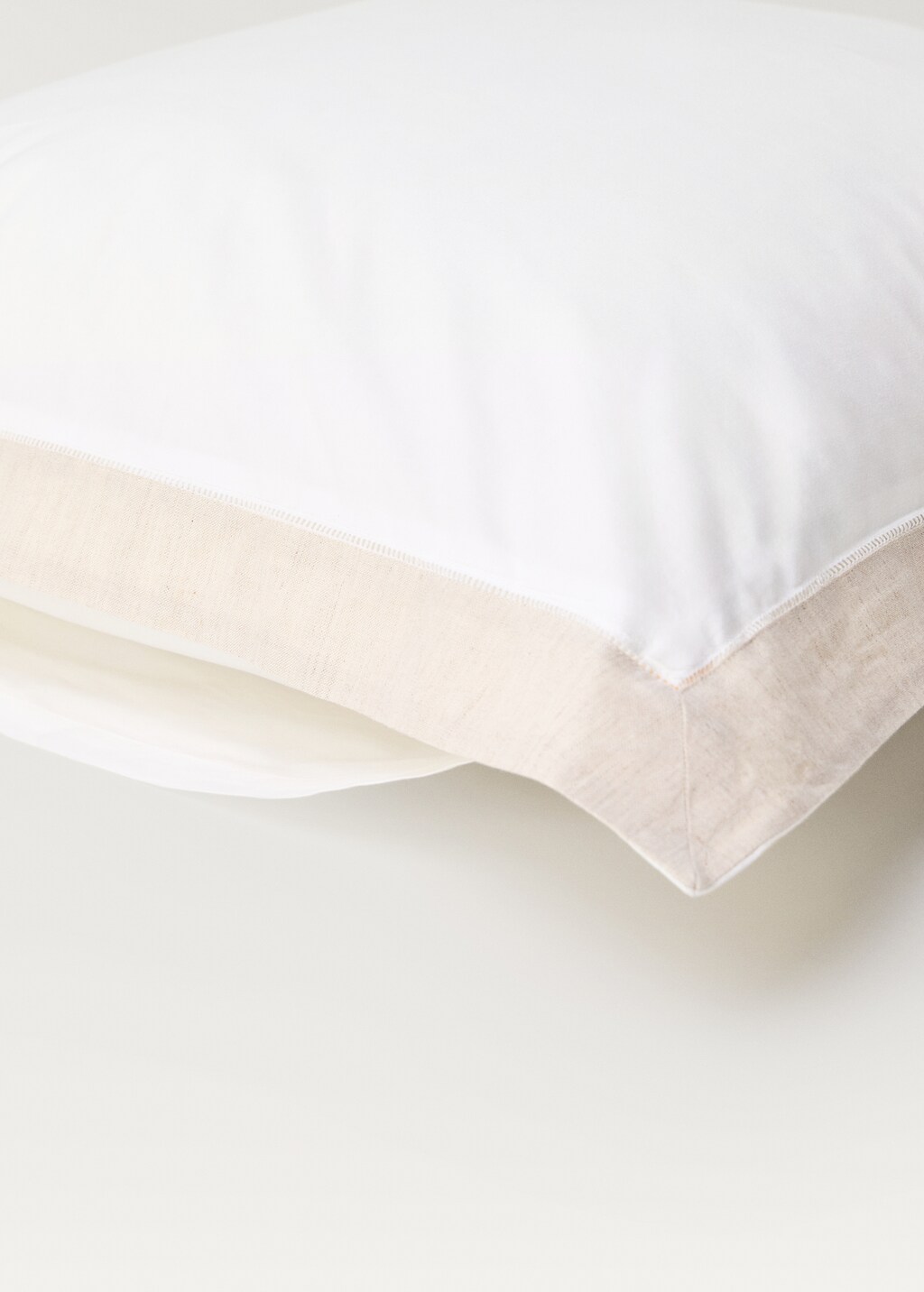Cotton percale pillowcase with linen trim, 60x60 cm - White