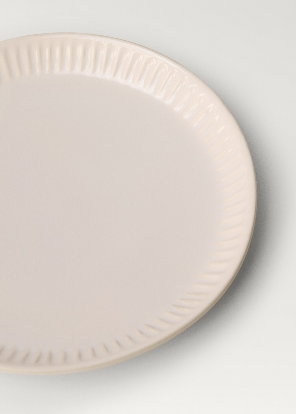 Wavy relief stoneware plate - Off White