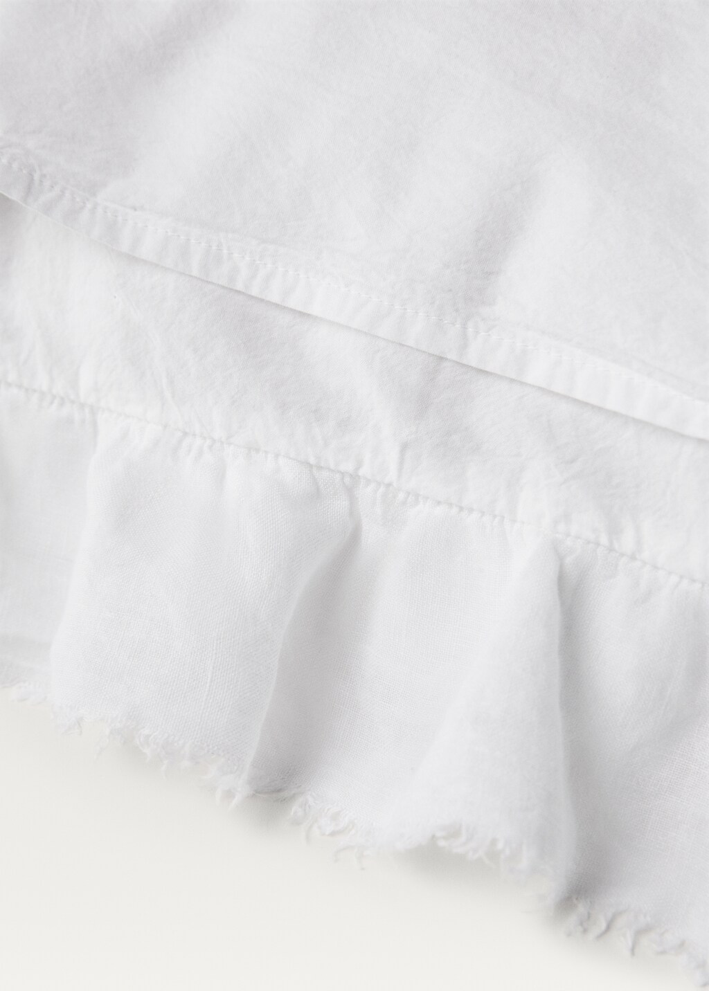 Washed cotton pillowcase with linen ruffle, 60x60 cm - White