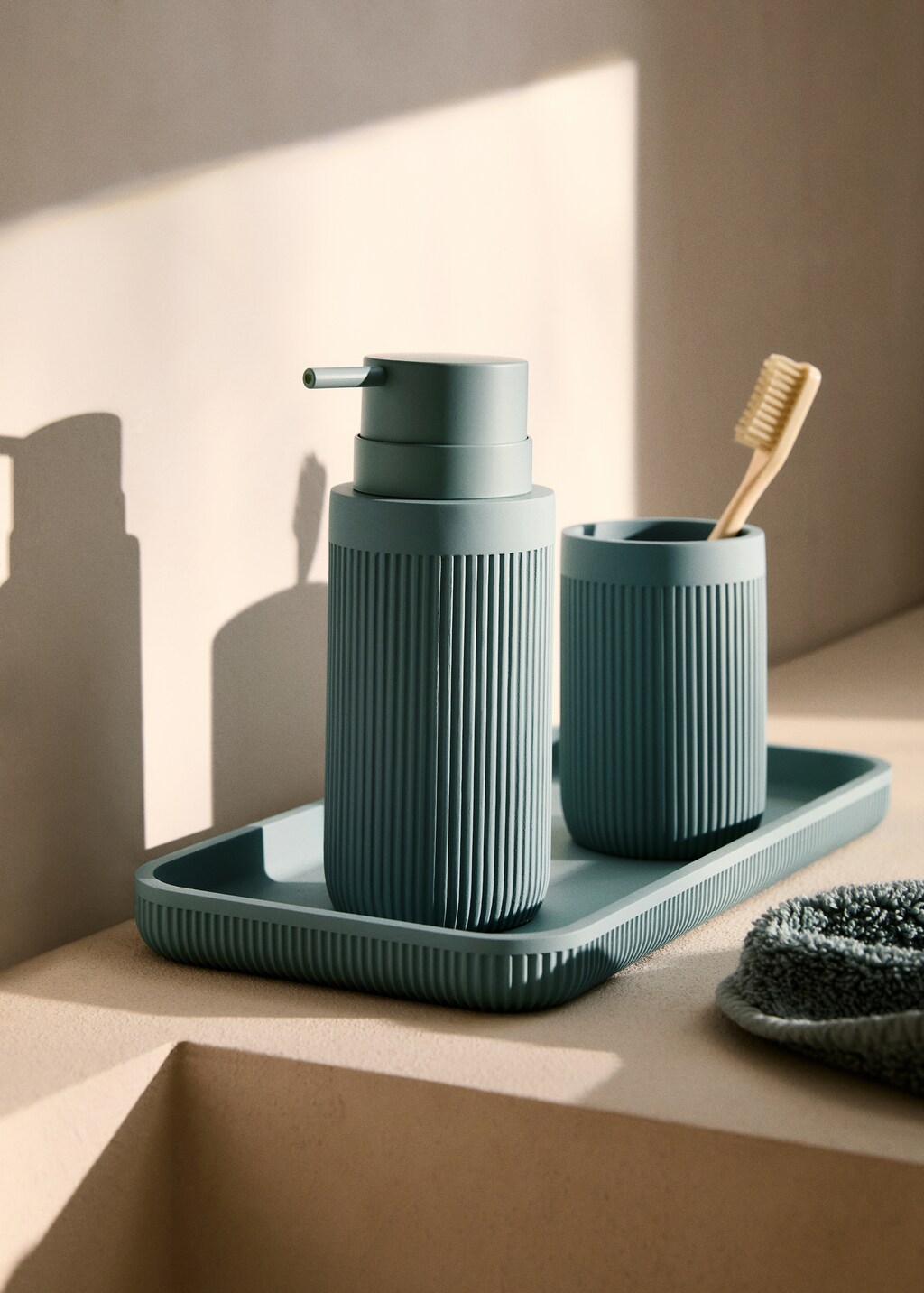 Resin soap dispenser - Maroon