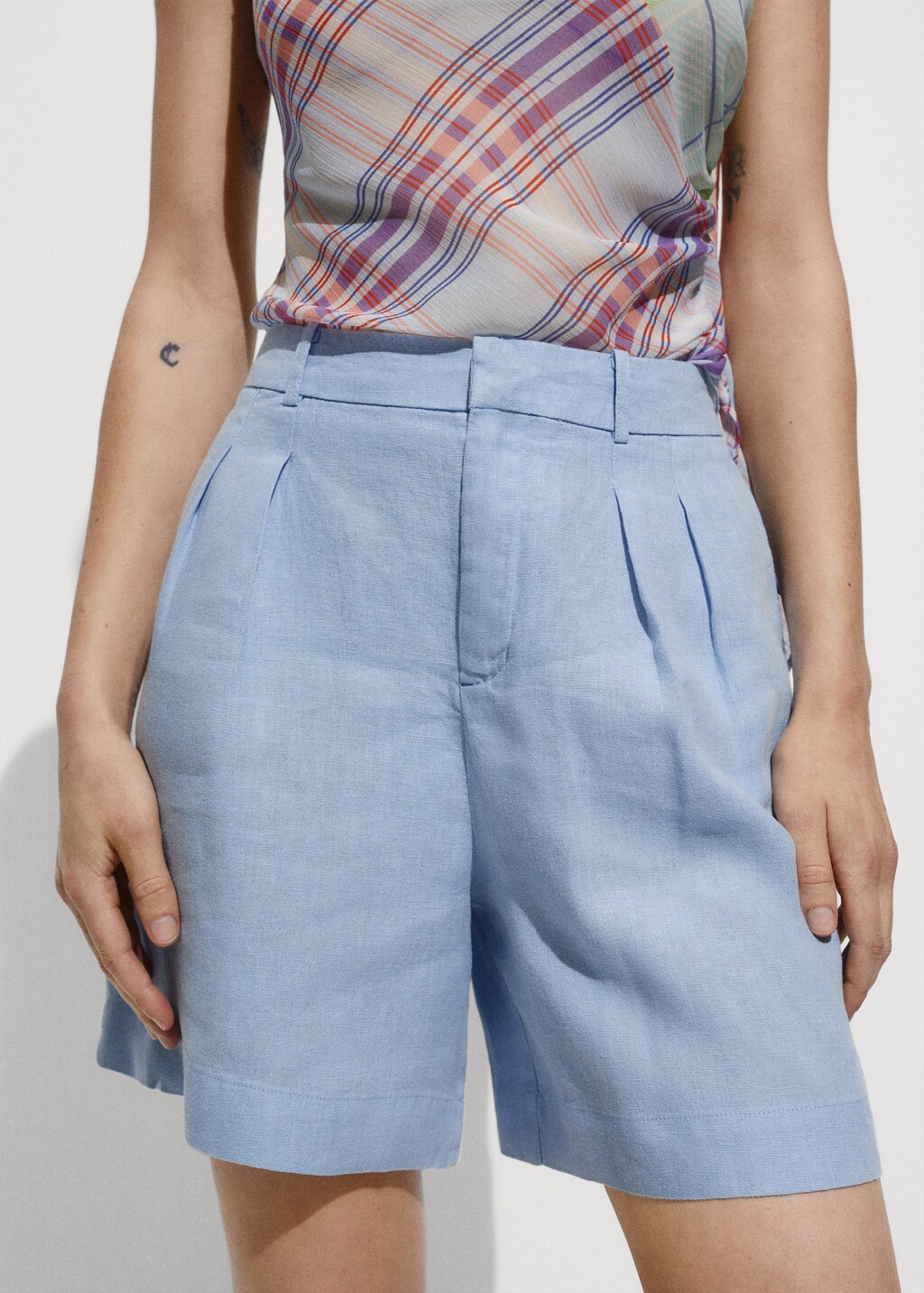 Straight-fit linen shorts - Sky Blue