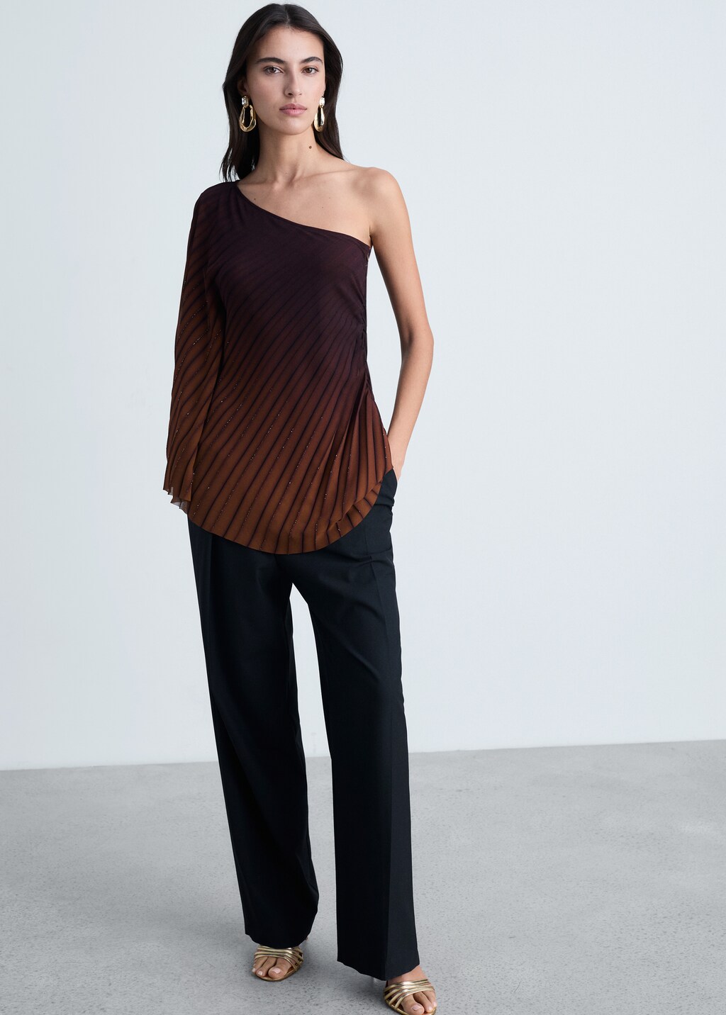 Asymmetrical pleated blouse - Coffee