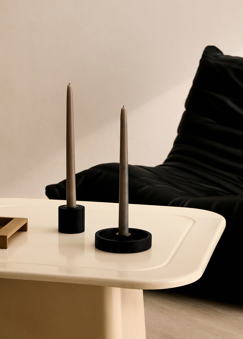 Round wooden candleholder - Black