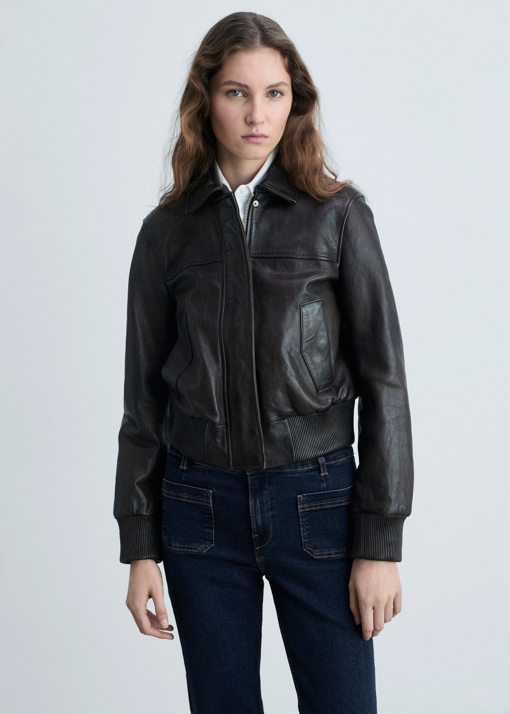 Flared cropped jeans with pockets - Black denim