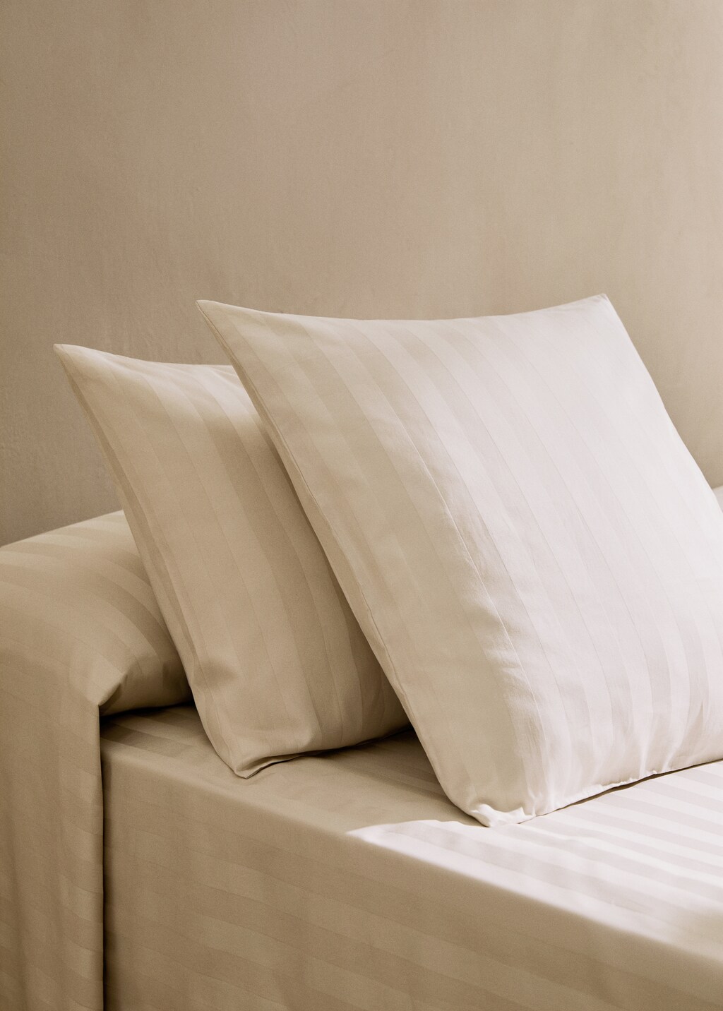 Multi-striped satin pillow cover 50x75cm - Beige