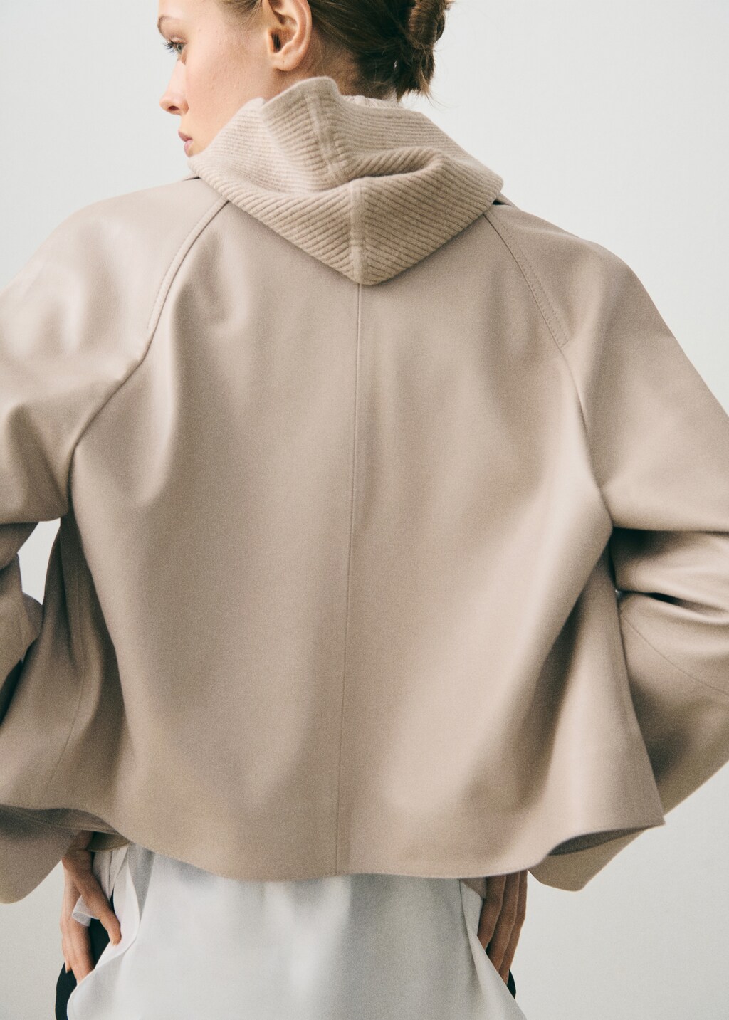 Cropped leather trench coat - Ice Grey