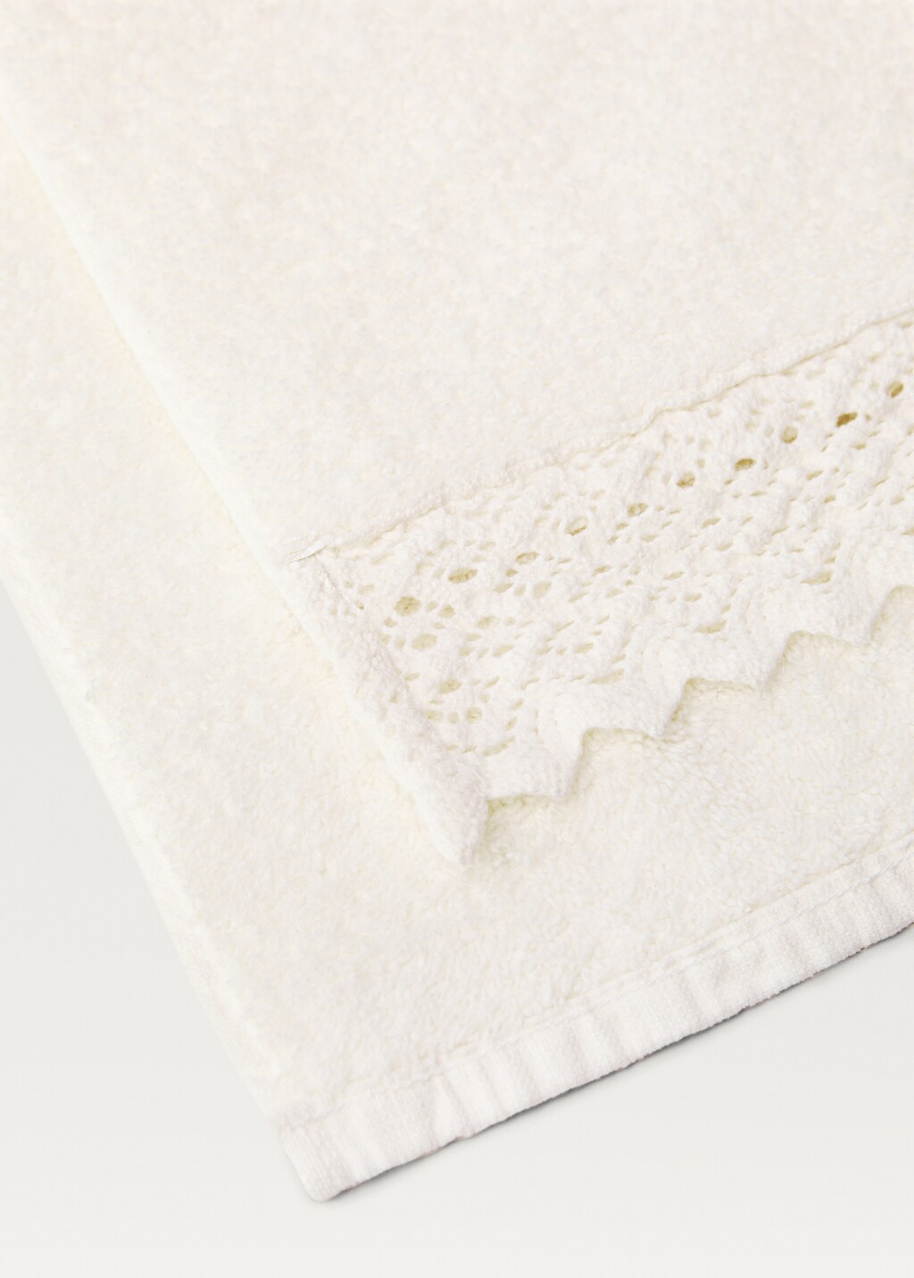 Bath towel with lace - Off White