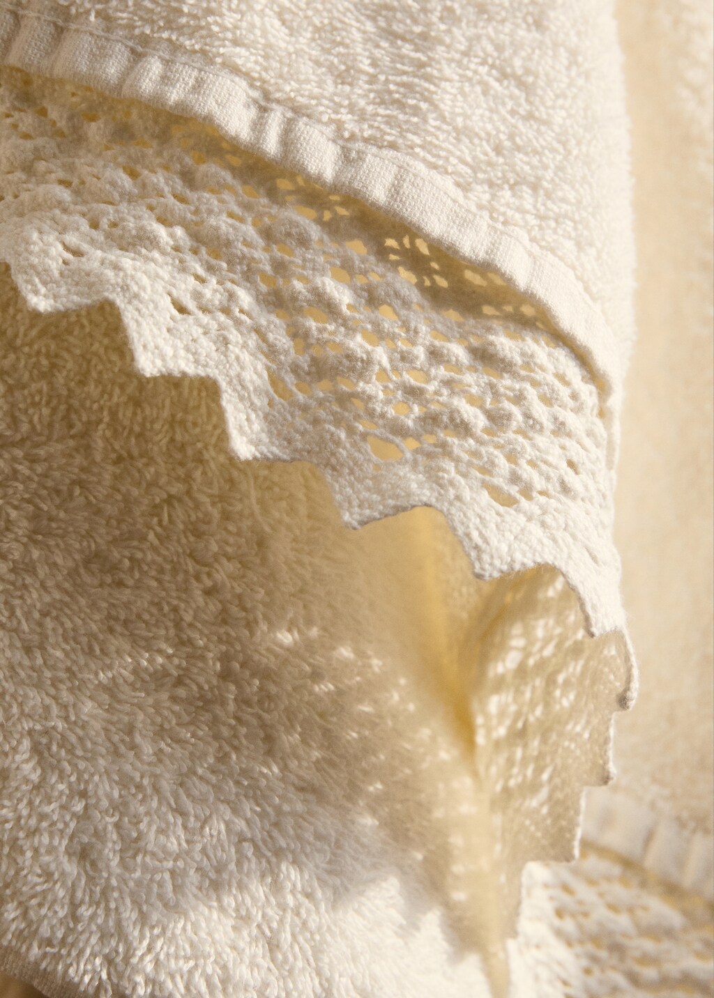 Bath towel with lace - Off White