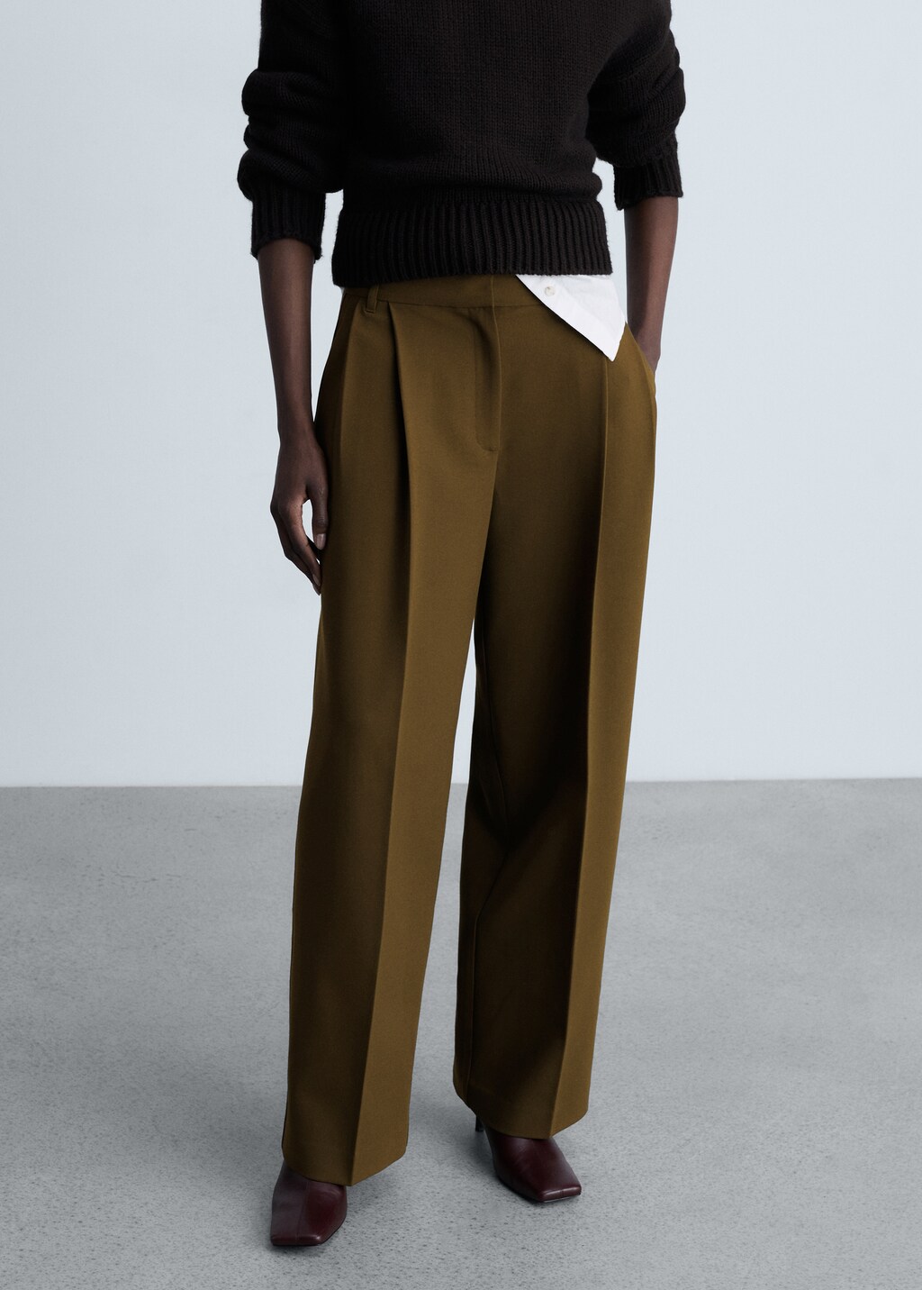 Straight-fit pleated trousers - Black