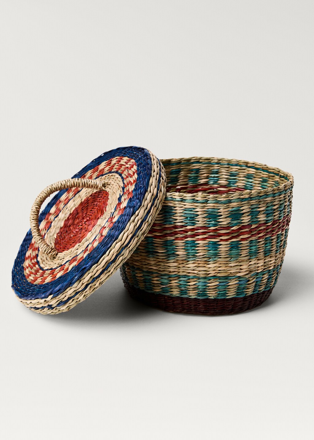 Medium coloured seagrass basket with lid - Blue