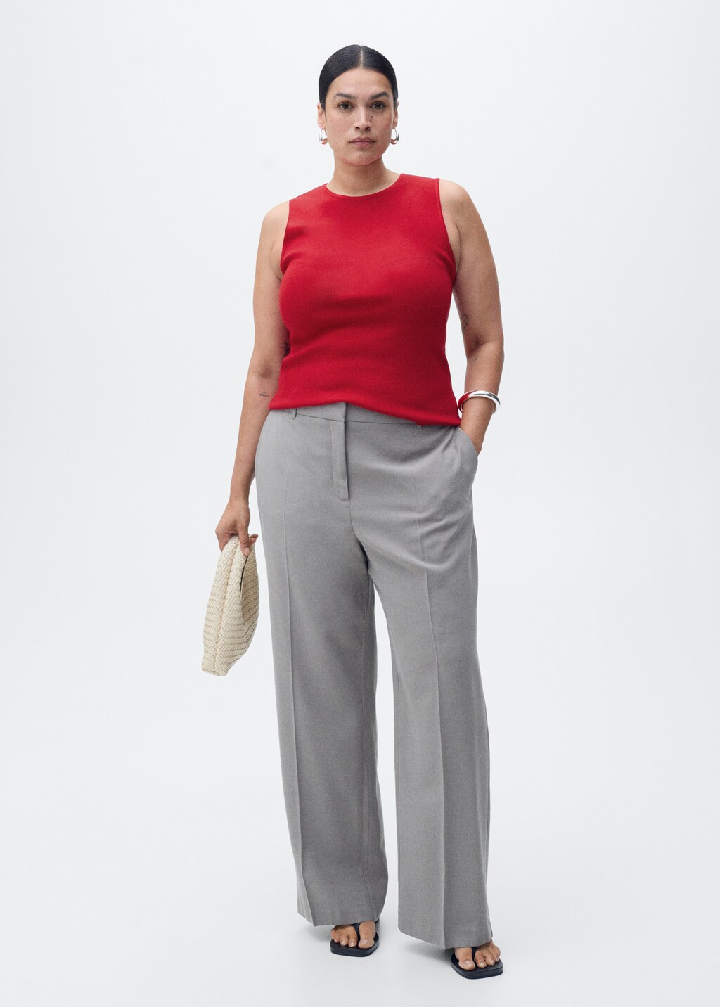 Sleeveless fitted knitted top - Black