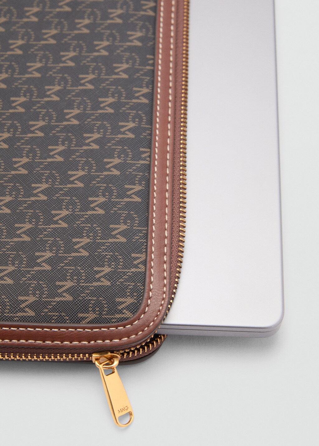 Laptop case with printed logo - Brown