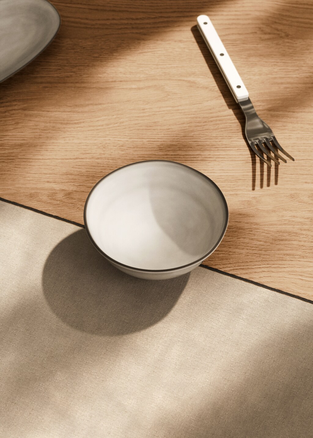 Stoneware bowl with contrast rim - White