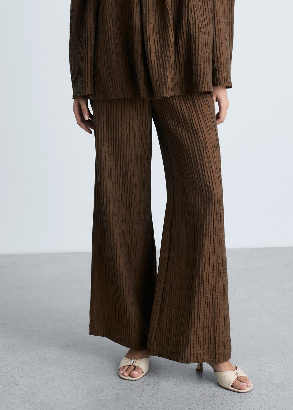 Straight textured trousers - Coffee