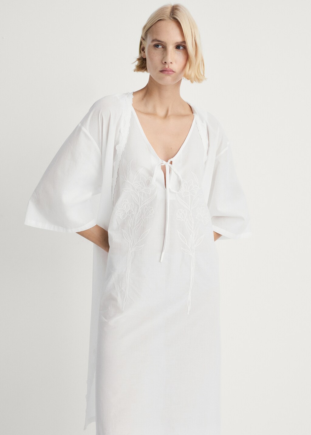 Cotton robe with lace - White
