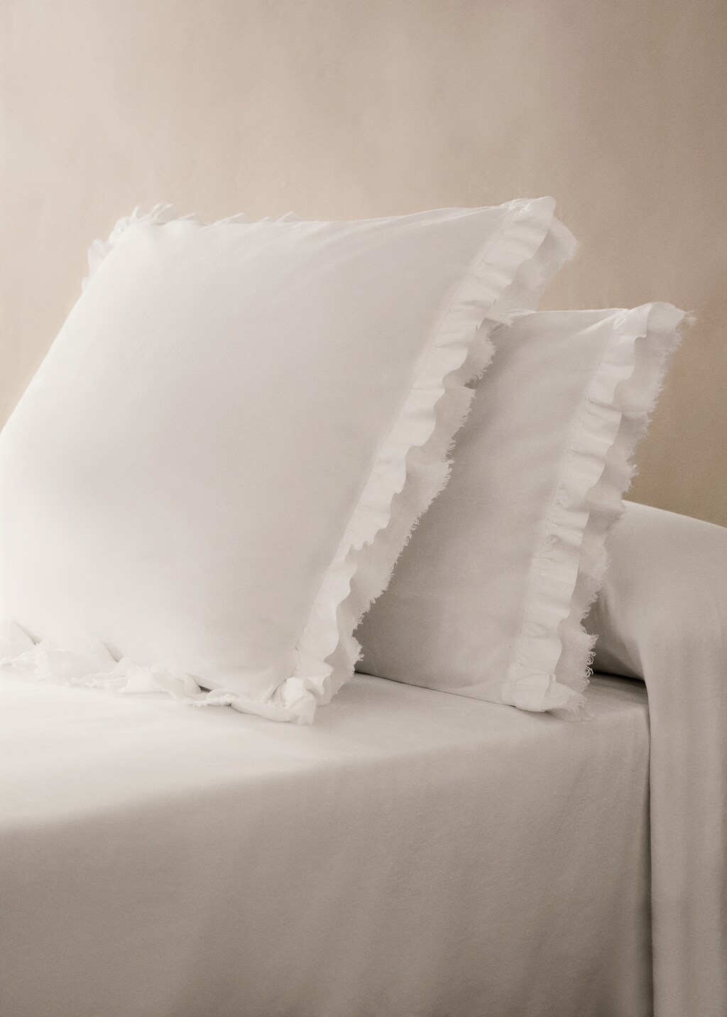 Cotton pillowcase with frayed trim, 45x110 cm - White