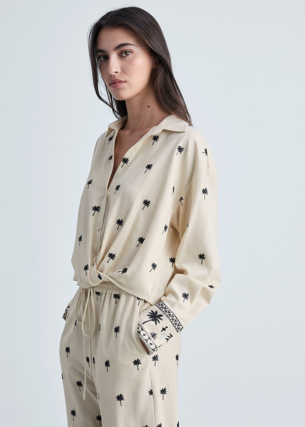 Embroidered shirt with knot - Beige