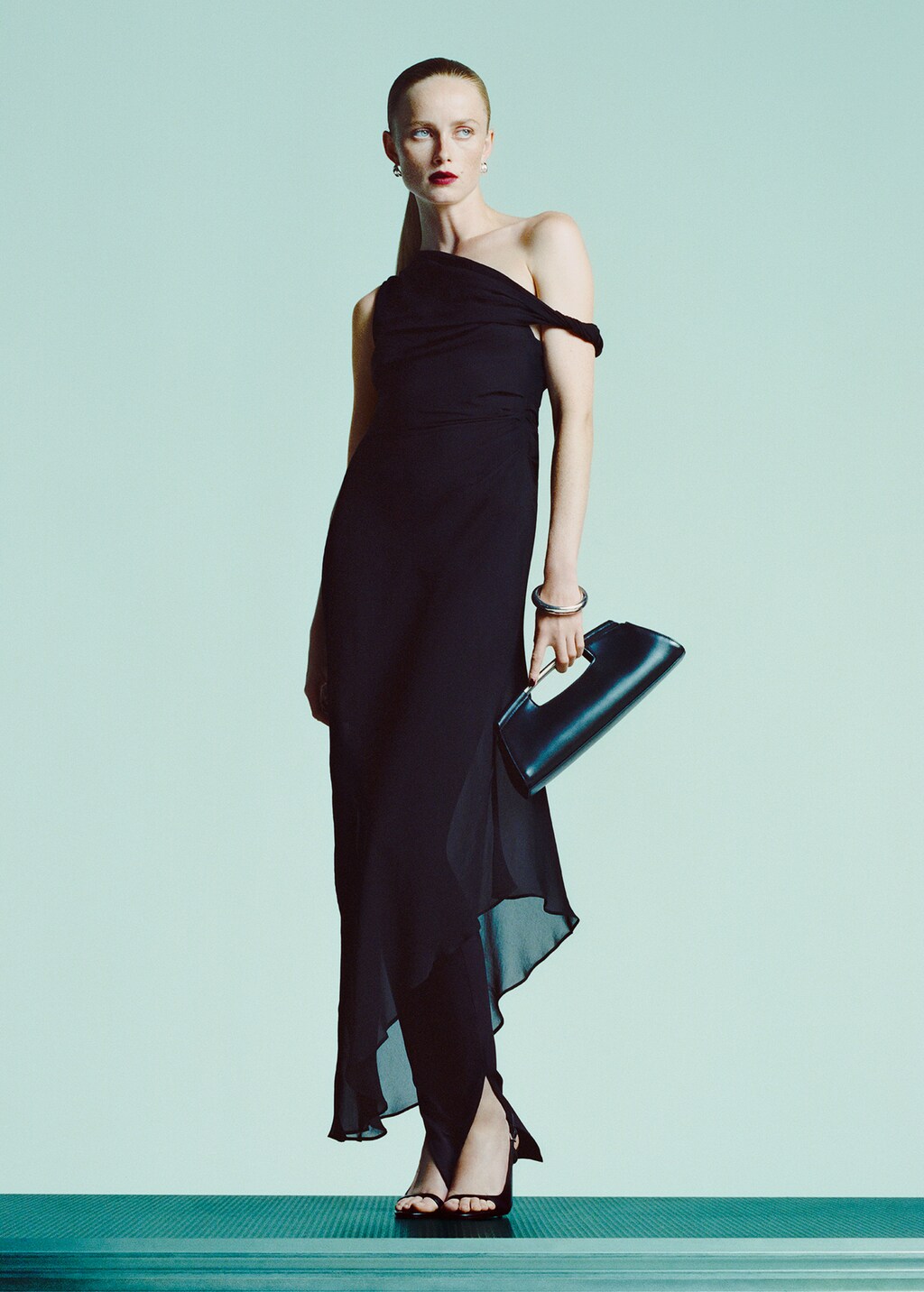 Asymmetric draped gown - Black