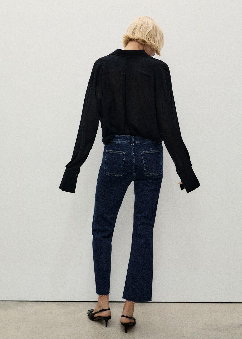 Flared cropped jeans with pockets - Black denim