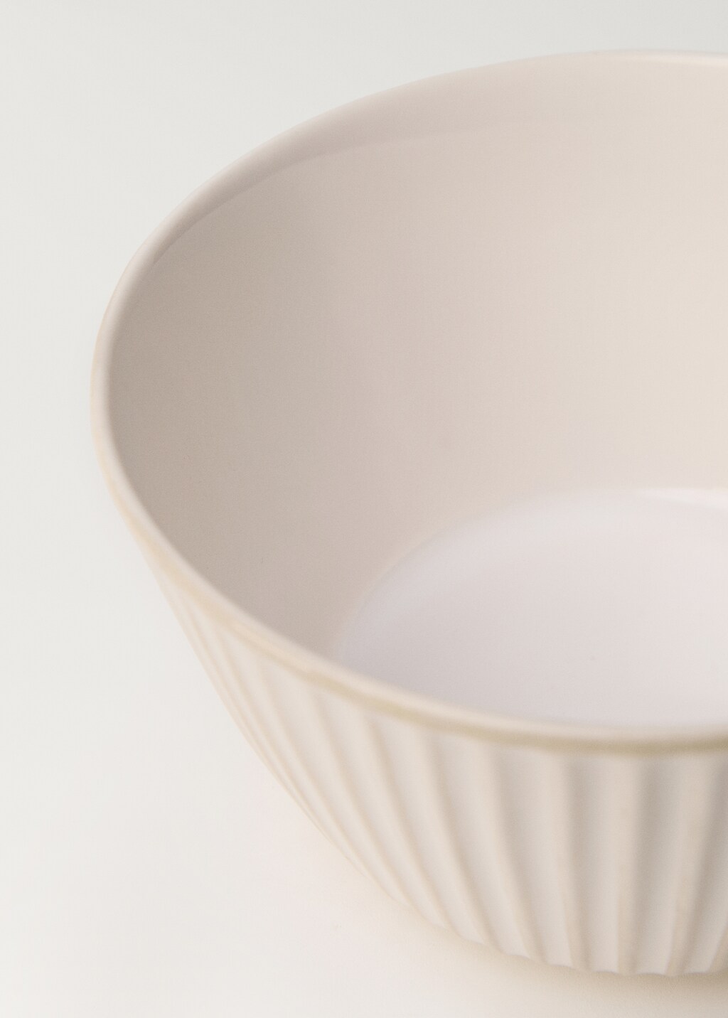 Stoneware bowl with wave relief - Off White