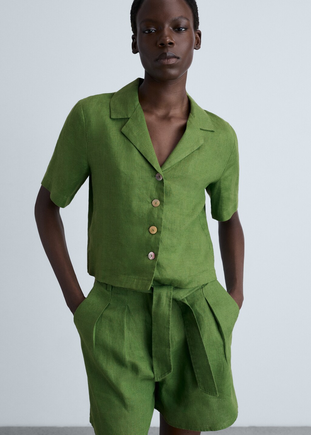 Linen shorts with belt - Beige