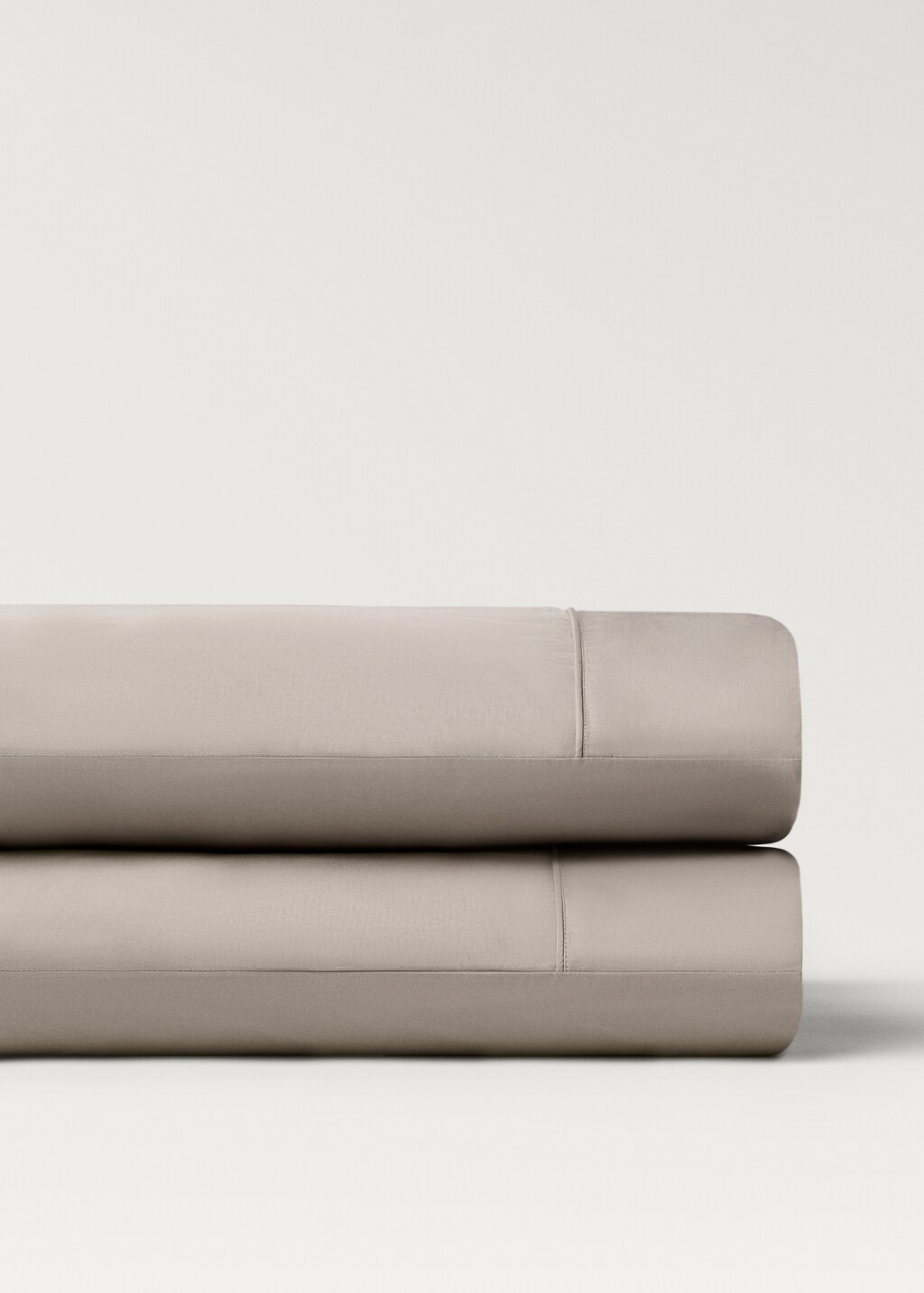 500-thread count cotton percale pillowcase with rounded piping detail, 50x75cm - Medium Brown